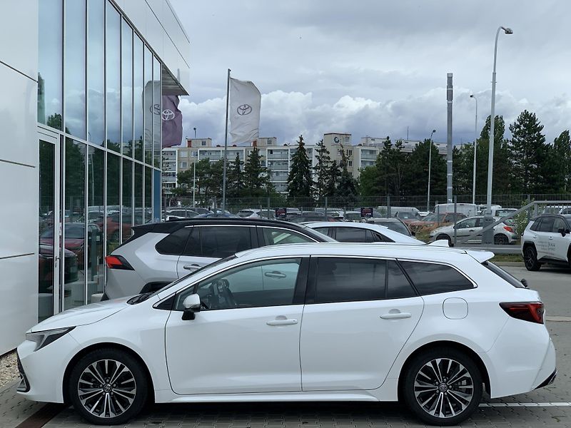 Toyota Corolla TS STYLE 1.8 HEV 103kW e-CVT - fotka 4 z 29