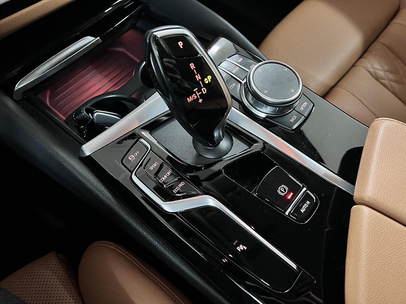 BMW Řada 5 520 d Xdrive 140 kW Premium - fotka 37 z 37