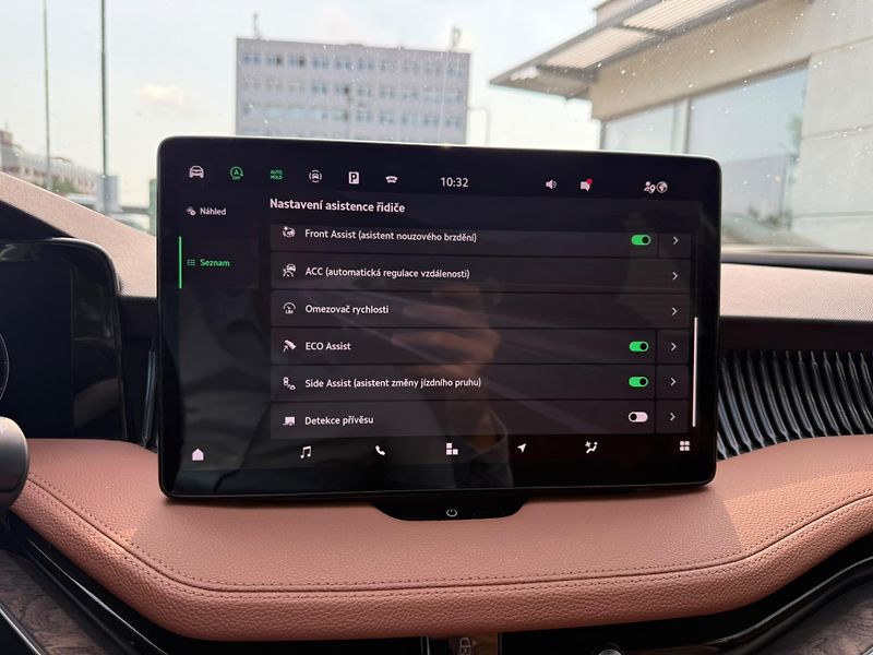 Škoda Superb L&K 2.0 TDI 142kw DSG 4x4 - fotka 15 z 28