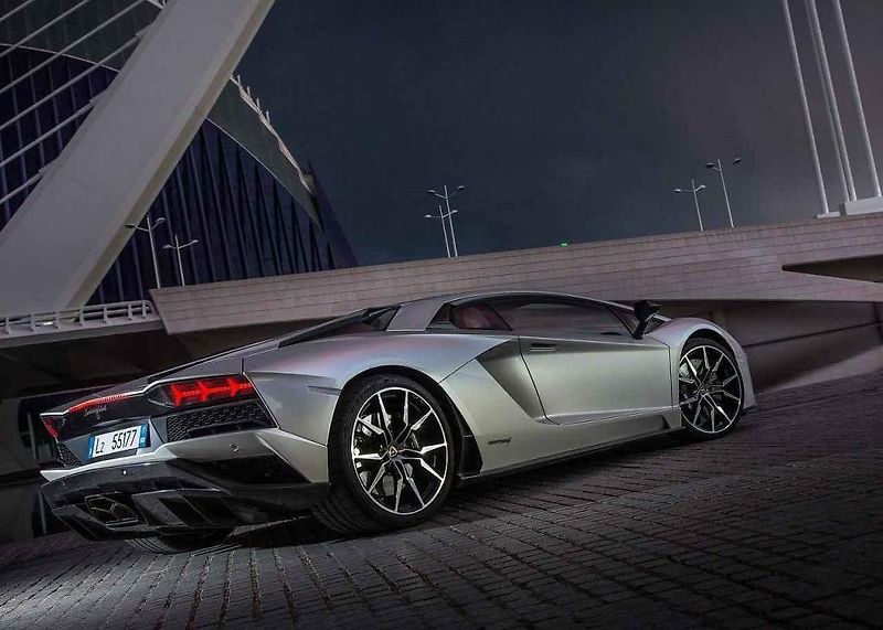Lamborghini V12