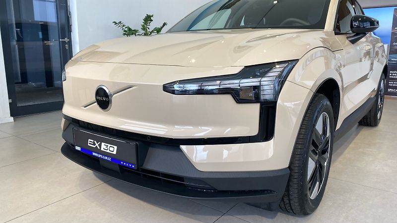 Volvo EX30 (2026) PLUS, P5 electric, 200 kW / 27 - fotka 3 z 15