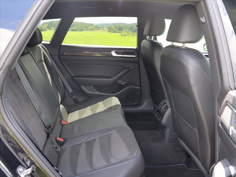 Volkswagen Arteon 2,0 TSI R 235kW 4Motion DSG DP - fotka 14 z 41