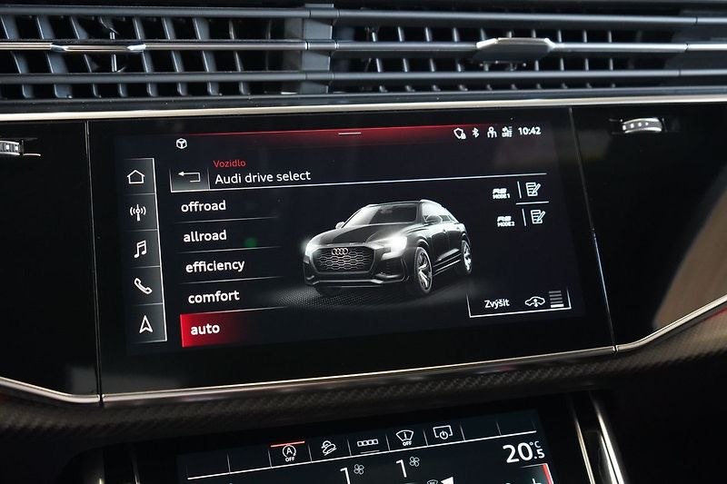 Audi RS Q8 Exclusive, Karbon brzdy, Pano - fotka 32 z 50
