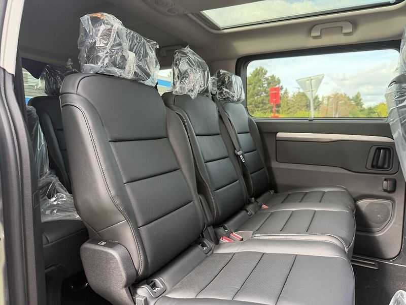 Toyota ProAce Verso L2 2.0D 8AT Family Executive W - fotka 8 z 10