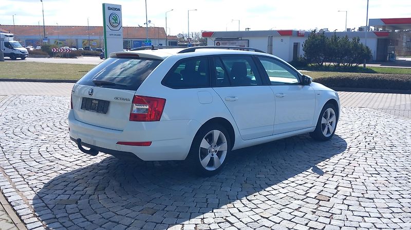 Škoda Octavia Ambition 2.0 TDI/110 kW  - fotka 4 z 29