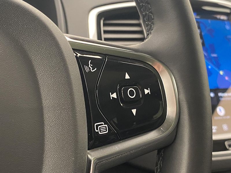 Volvo XC90 B5 AWD BRIGHT ULTIMATE AUT 7m - fotka 21 z 56