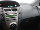 Toyota Yaris (2010) 1.0 VVT-i - náhled 10