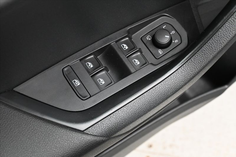 Škoda Karoq 2,0 TDI 110 kW 4x4 DSG TOUR Zá - fotka 25 z 31