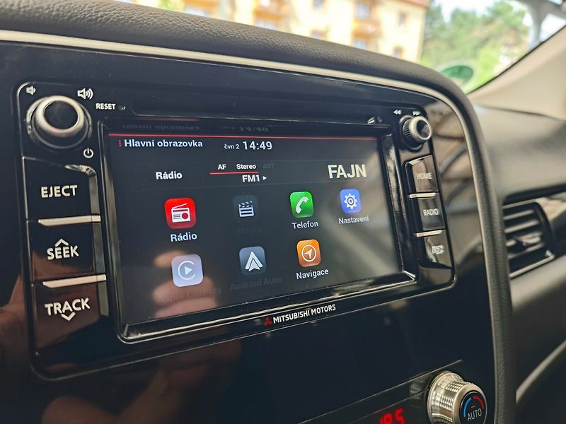 Mitsubishi Outlander (2021) 2.0 Mivec Diamant 2WD Kamera - fotka 25 z 44