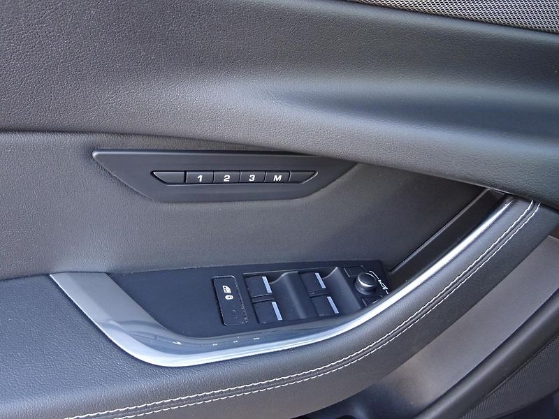 Jaguar XE D180 R - Dynamic SE - fotka 34 z 47