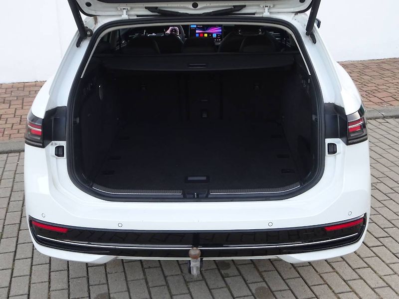 Volkswagen Passat (2024) 2,0TDi /110kW Elegance DSG - fotka 27 z 30