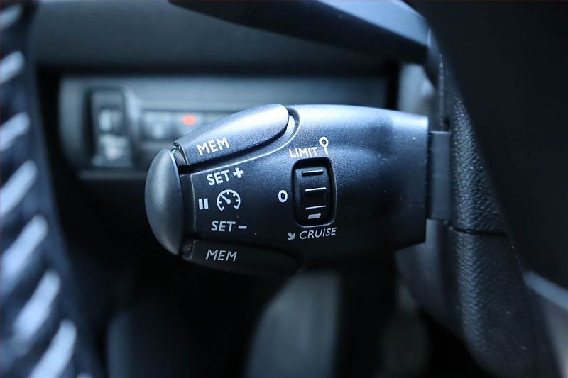 Peugeot 308 (2016) 1.6 BlueHDi, Serv.kniha - fotka 20 z 22