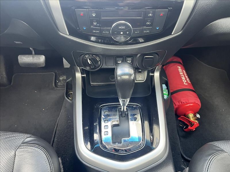 Nissan Navara 2,3 dCi  Tekna NP300 AT - fotka 16 z 39