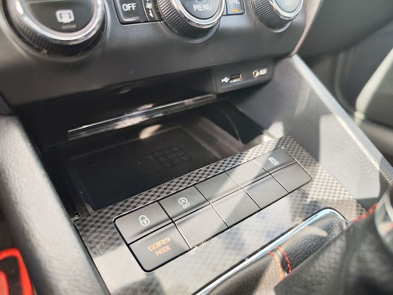 Škoda Octavia 2.0 TDI/135kW RS - fotka 25 z 33