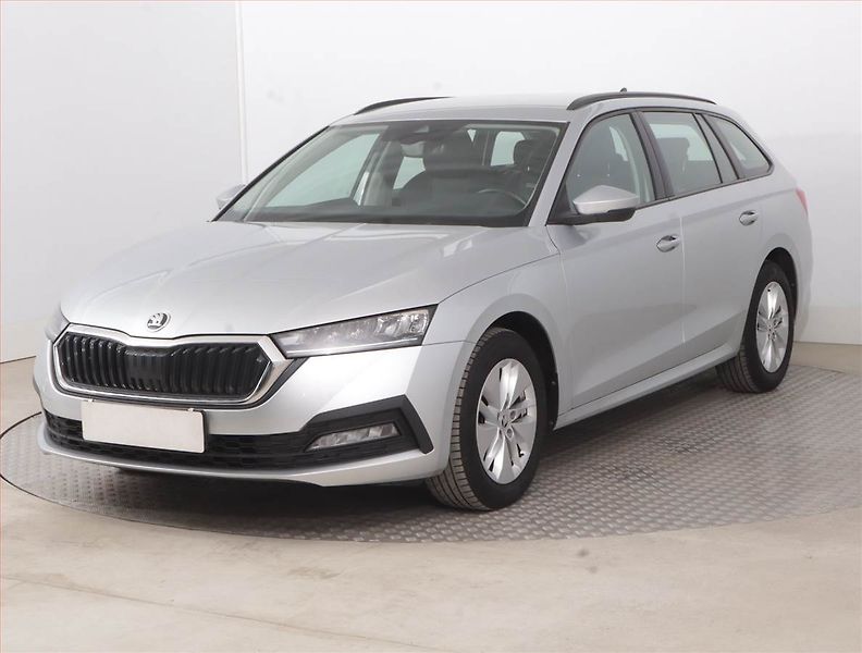 Škoda Octavia (2023) Ambition 2.0 TDI, ČR,1.maj - fotka 2 z 14