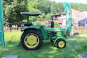 Taktůrek Joh Deere 920.