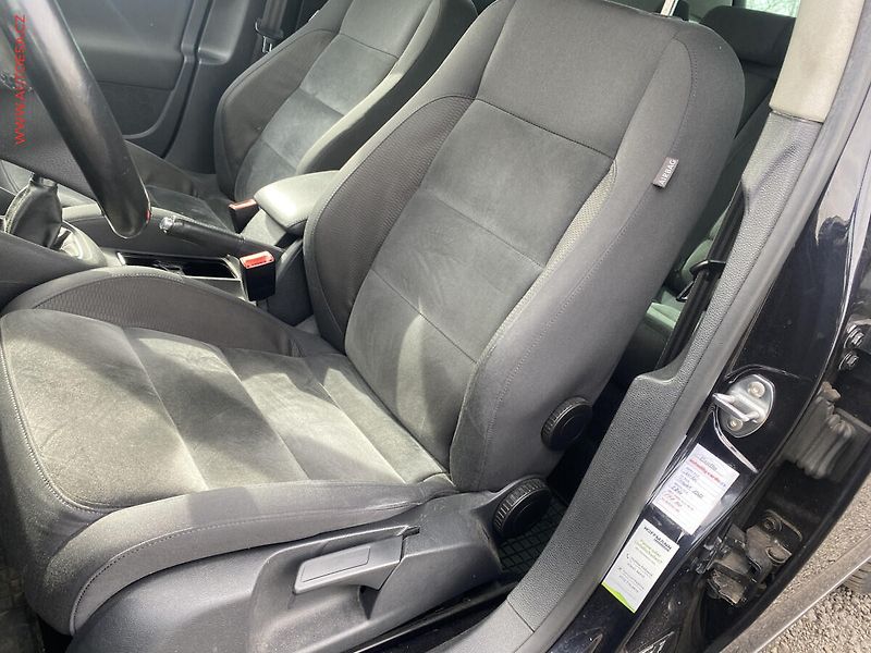 Volkswagen Golf (2010) 1.4TSi, AC, výhřev sed. - fotka 9 z 20