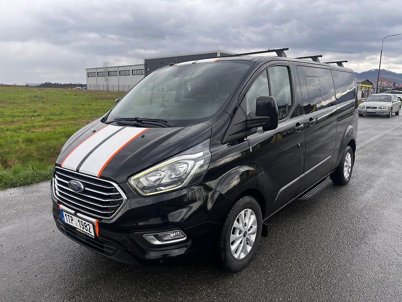 Ford Tourneo Custom (2018) 2.0 /96kW - fotka 1 z 9