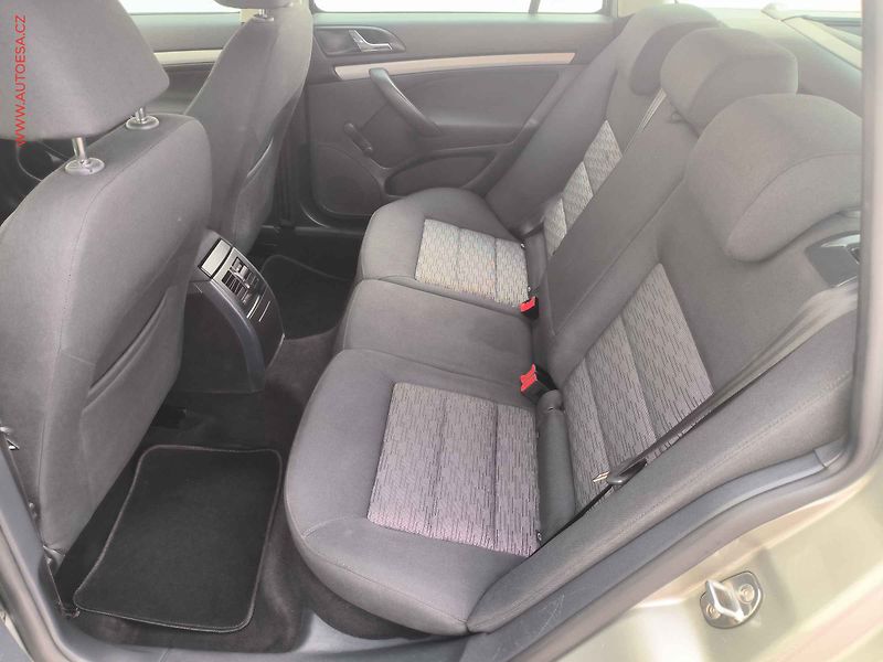 Škoda Octavia (2013) 1.6 TDI, ČR, servis.kniha, AC - fotka 10 z 16