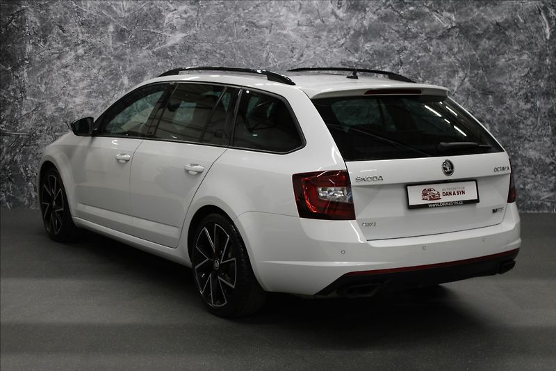 Škoda Octavia 2,0 TDI RS DSG 4x4 virtual pan - fotka 4 z 33