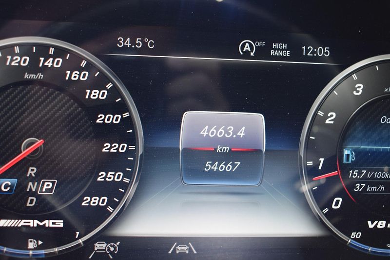 Mercedes-Benz Třídy G (2024) G63Manufa/Mat.šedá/dvoubarevná - fotka 10 z 36