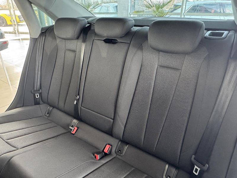 Audi A4 2,0TDI*MatrixLED*Navigace*PDC - fotka 14 z 34