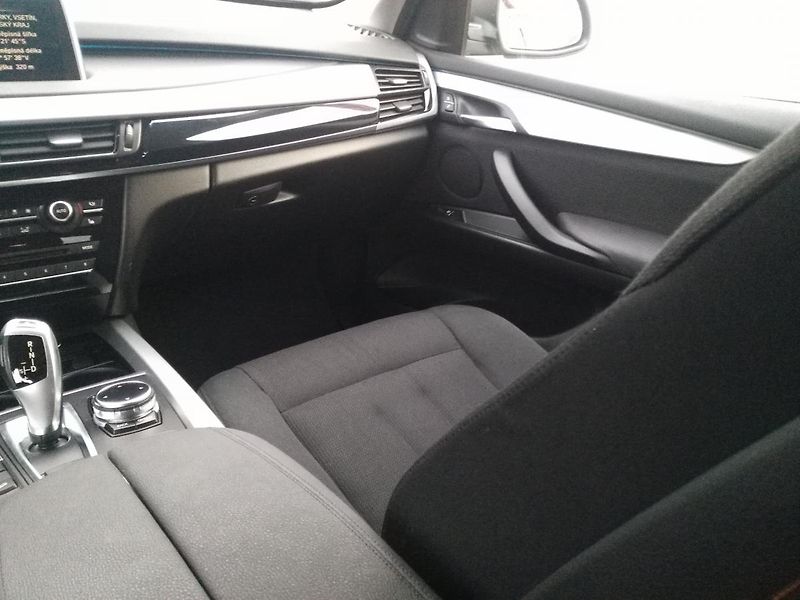 BMW X5 3,0d xDrive - fotka 11 z 36