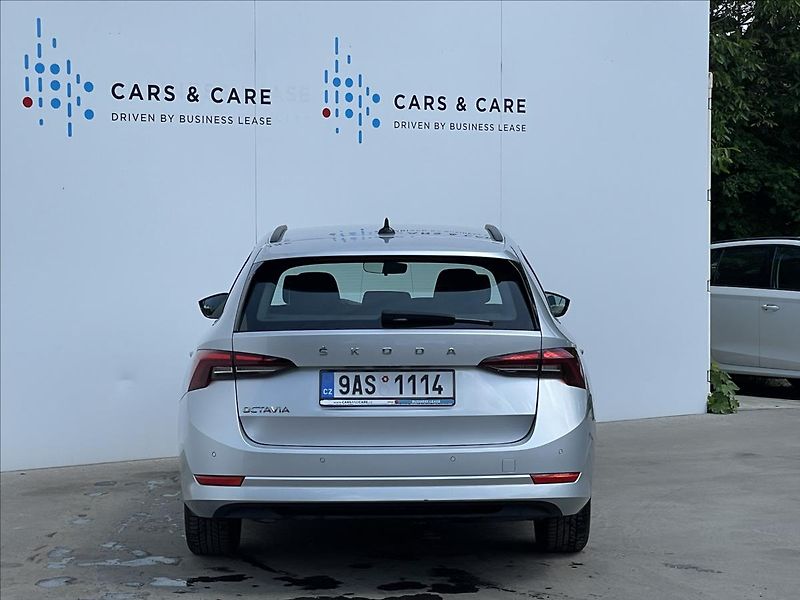 Škoda Octavia 2,0 TDI Combi Ambition Plus - fotka 21 z 21