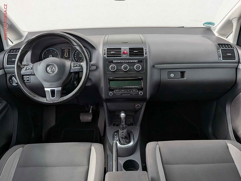 Volkswagen Touran (2013) 2.0TDi, 1.maj, Panorama, AC - fotka 8 z 16