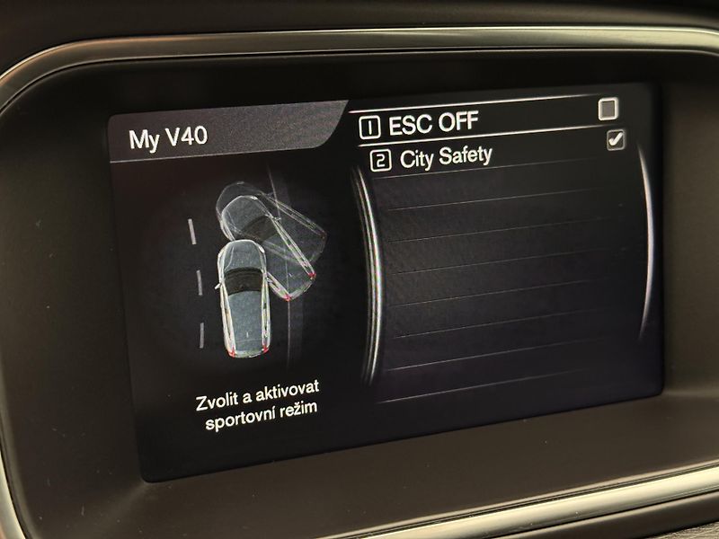 Volvo V40 T2 MOMENTUM AUT  - fotka 35 z 41