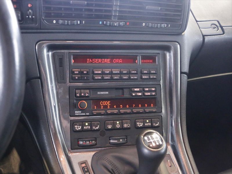 BMW Řada 8 5,6 850 CSI 280 kW 1. Majitel - fotka 23 z 38