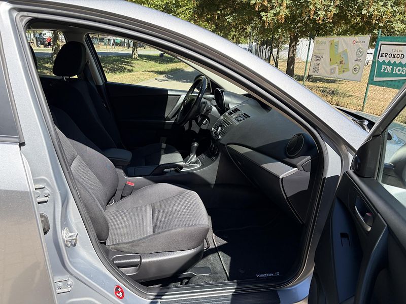 Mazda 3 1.6 Edition - fotka 21 z 31