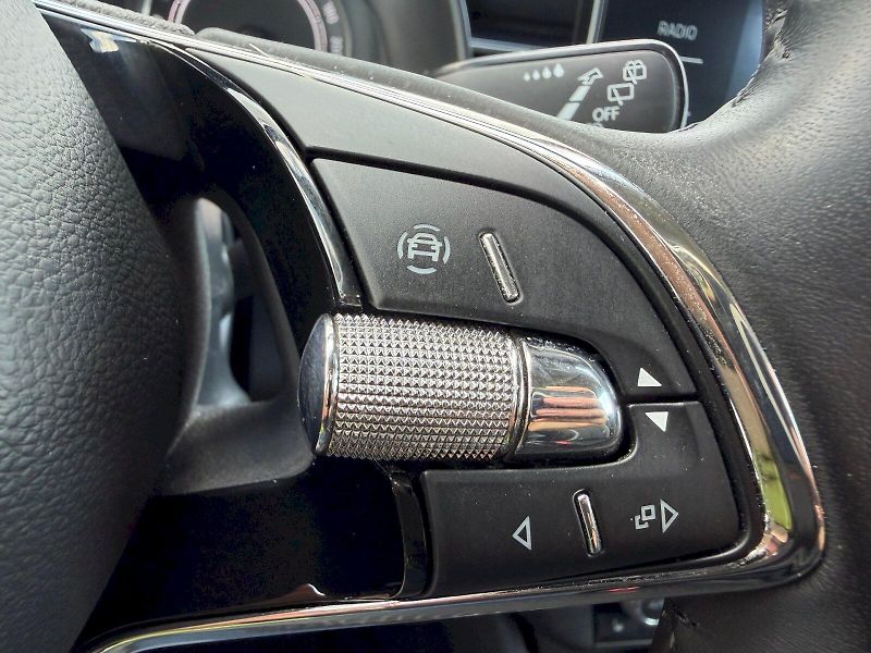 Škoda Scala (2022) 1.5 TSI 110kW Style Full-LED - fotka 13 z 35