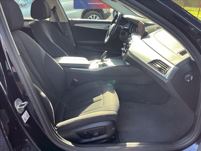 BMW Řada 5 2,0 d 140kW  Navi,LED,Kamera - fotka 30 z 45