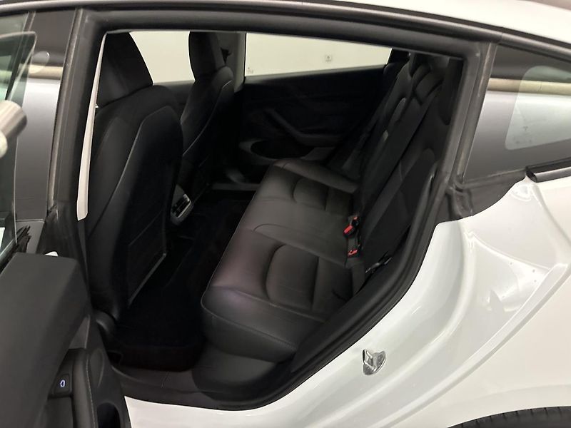 Tesla Model 3 STAND. RANGE 208w TZ SOH 94,7% - fotka 7 z 12