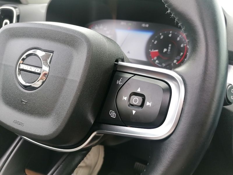 Volvo XC40 (2020) T3 Panorama,Kůže,Winter Paket - fotka 19 z 35