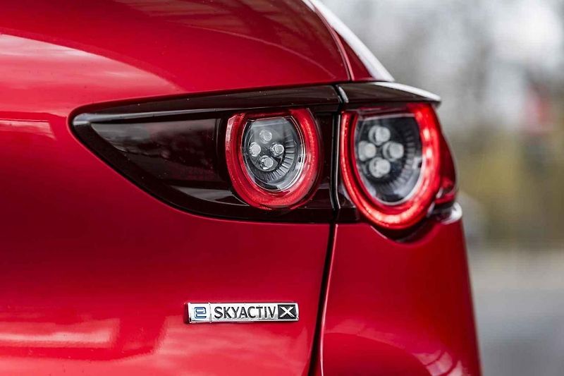 Mazdu 3 s novým motorem jsem zkoušel v Českém Středohoří
