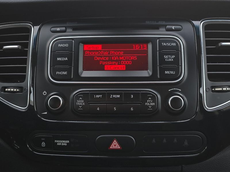 Kia Carens (2014) 1.6 GDi 99kW, DPH, 1. Maj. - fotka 19 z 25