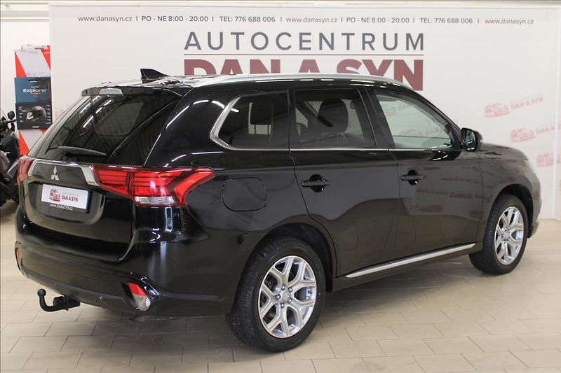 Mitsubishi Outlander 2,0 i Plus 4x4 PHEV Hybrid - fotka 4 z 35