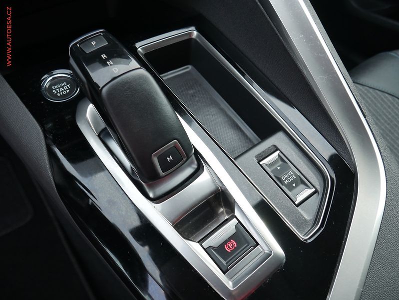 Peugeot 5008 (2022) 1.2PT, 1.maj,ČR, Allure, AT - fotka 20 z 23