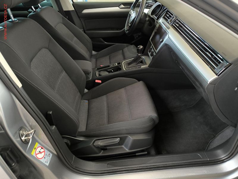 Volkswagen Passat (2019) 1.5 TSi, Comfortline, navi - fotka 12 z 17