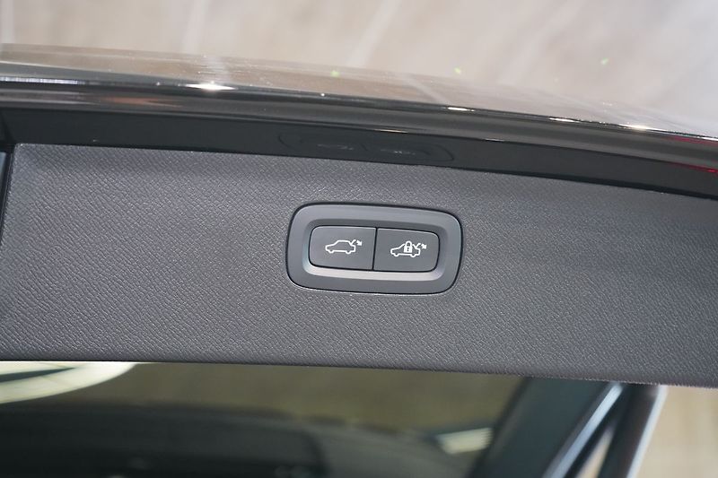 Volvo XC90 T8 PLUS Dark, Ventilace, 360° - fotka 16 z 50