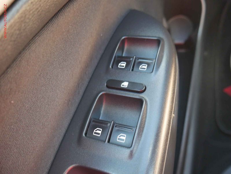 Škoda Octavia (2011) 1.6 TDi, ČR, Elegance, STK4 - fotka 12 z 15