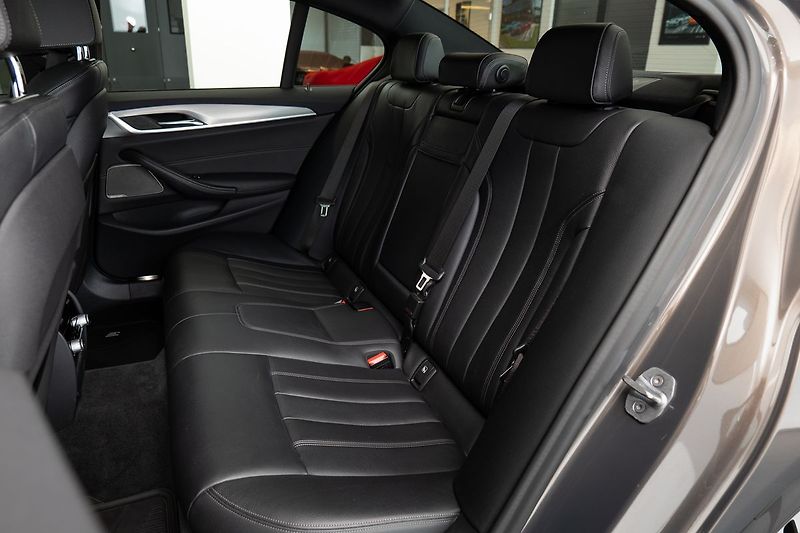 BMW M5 d xDrive/HarmanKardon/Ventilov - fotka 9 z 24