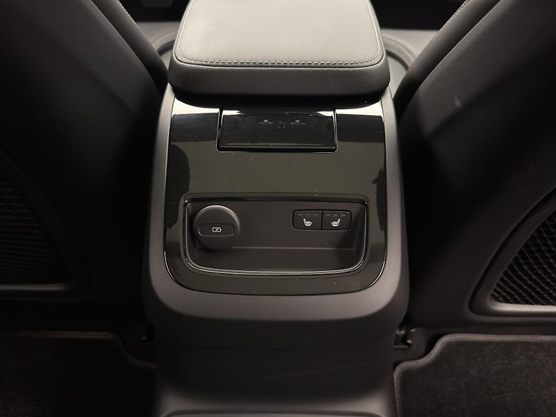 Volvo V90 T8 AWD RECHARGE ULTRA - fotka 30 z 53