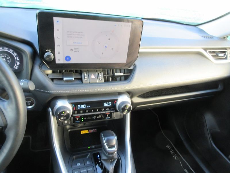 Toyota RAV4 2.5 Hybrid Executiv e-Cvt 360° - fotka 12 z 21