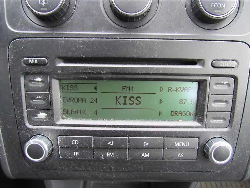 Volkswagen Touran 1,6 MPi 75kW - fotka 17 z 25
