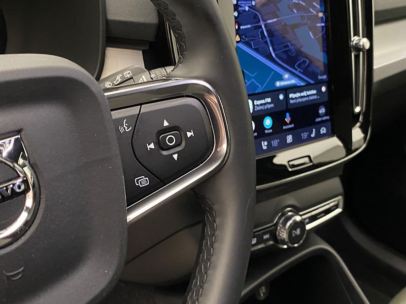 Volvo XC40 B3 AUT DARK PLUS - fotka 25 z 62