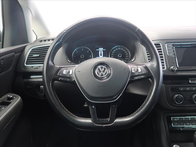 Volkswagen Sharan 2,0 TDI Highline LED panorama - fotka 22 z 39