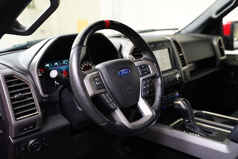 Ford F-150 - fotka 14 z 28